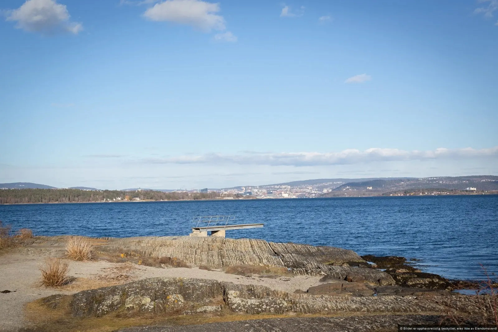 Illustrasjon — Strandeiendom med brygge og optimale solforhold Snarøya
