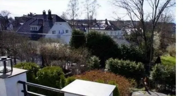 Illustrasjon — Halvpart horisontaldelt bolig i vakker, klassisk villa Madserud